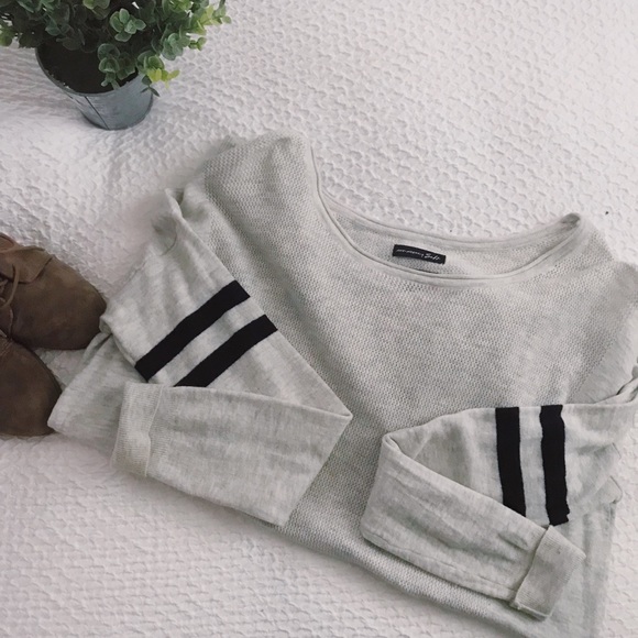 American Eagle / Gray sweater - Picture 2 of 5